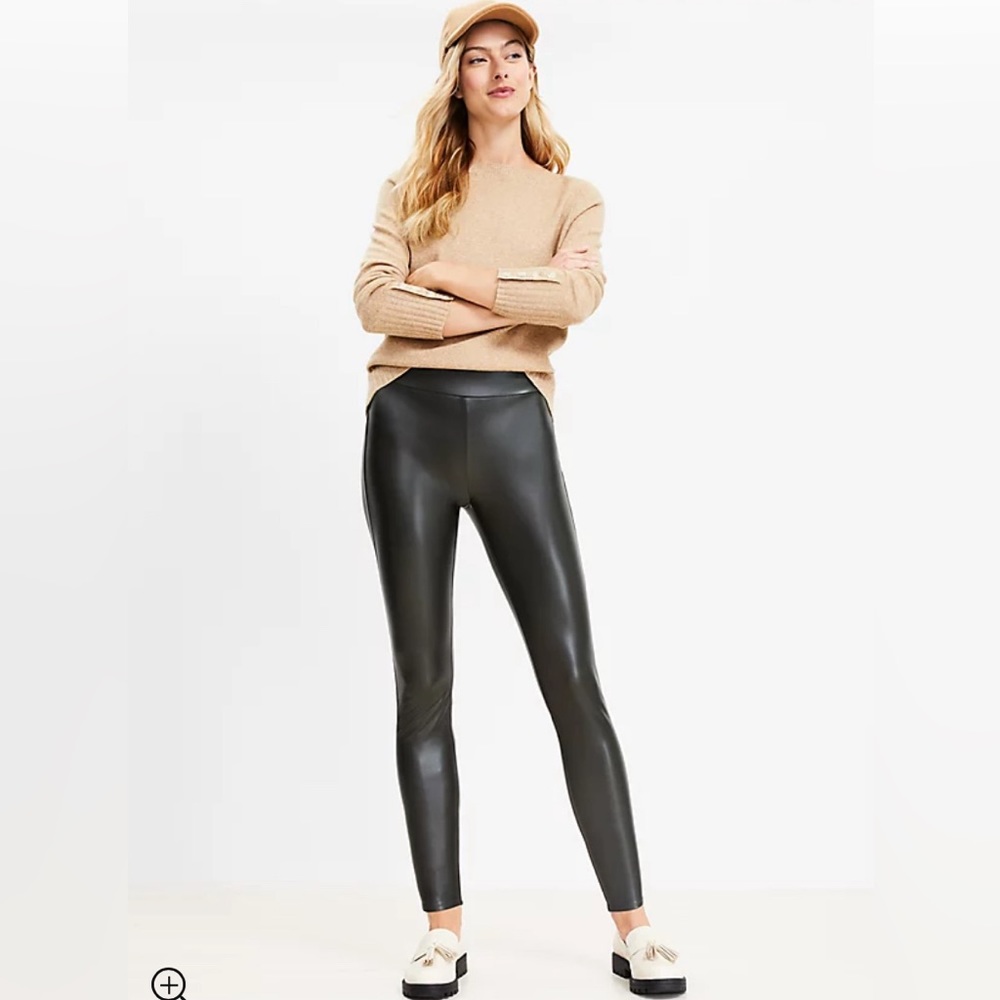 NWT Ann Taylor Petite Faux Leather Seamed Side Zip Legging. XSP, Medium Grey